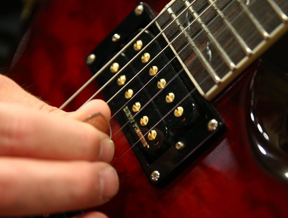 Guitar picking example