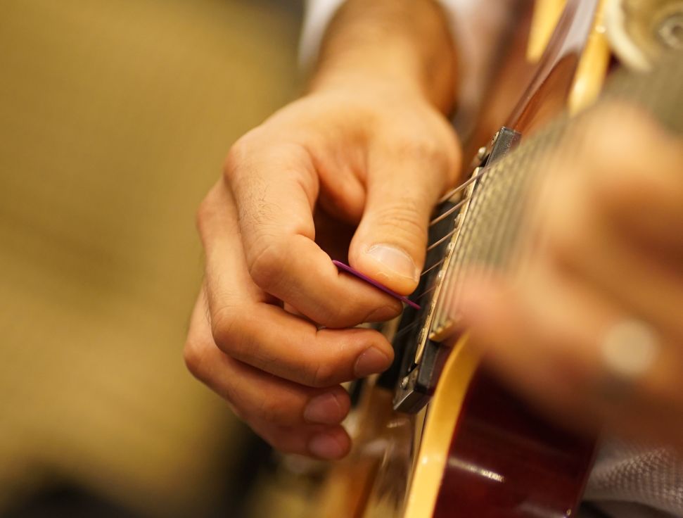 Guitar picking example