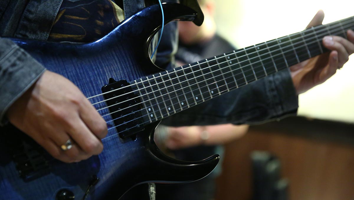 Guitar picking example