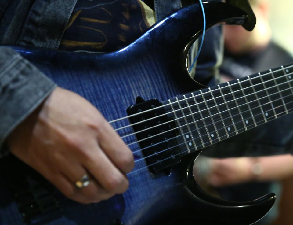 Guitar picking example