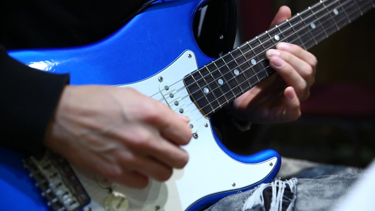 Guitar picking example