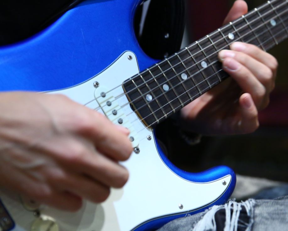 Guitar picking example