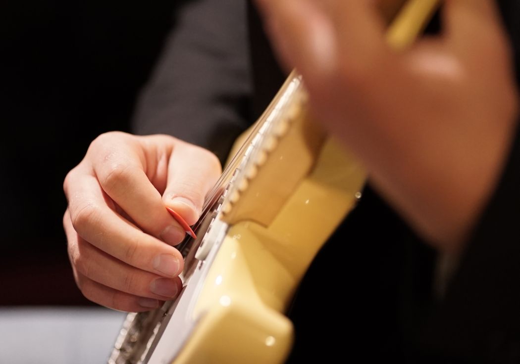 Guitar picking example