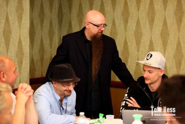 Tom Hess teaches at the event about guitar teaching business