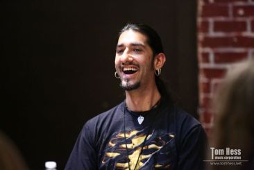 Exchange ideas with guitar teachers