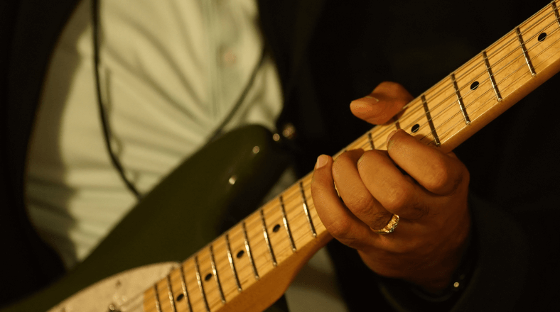 Emotional lead guitar licks