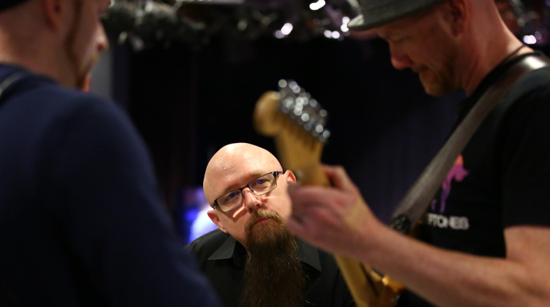 How to make a lot of money teaching guitar