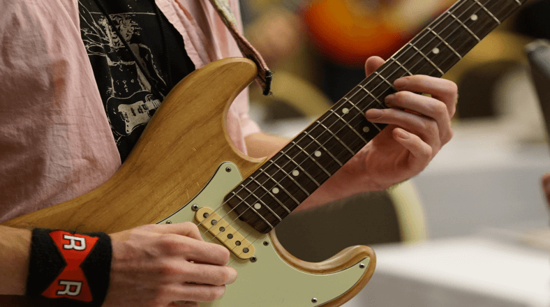 Teaching guitar chords
