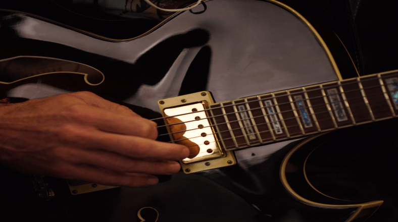 Play arpeggio guitar licks