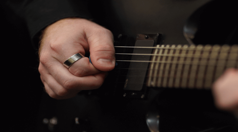Play sweep picking with Lydian patterns