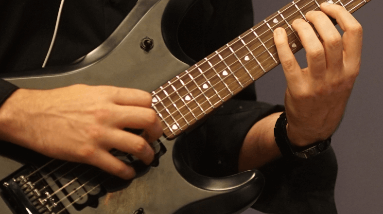 Lead guitar licks with 6ths