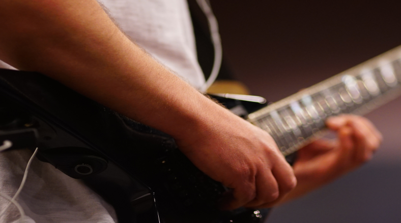 Lead guitar soloing