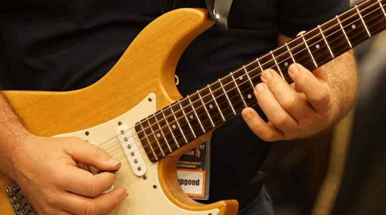 Play melodic guitar solos