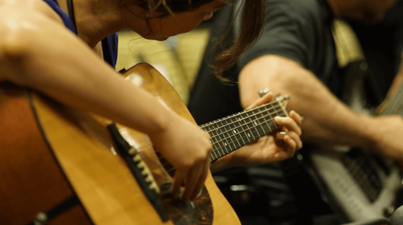 Lead guitar soloing