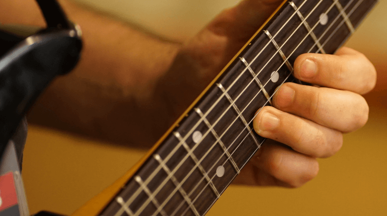 Play blues guitar solos