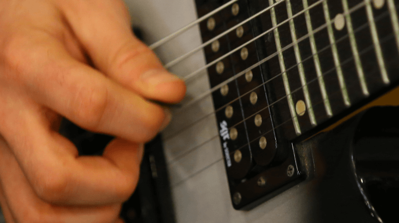 Play emotional guitar solos