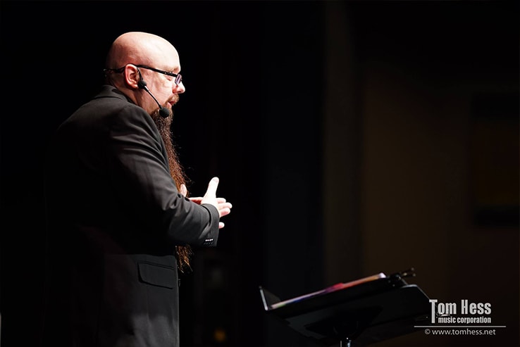 Tom Hess teachers how to attract guitar students