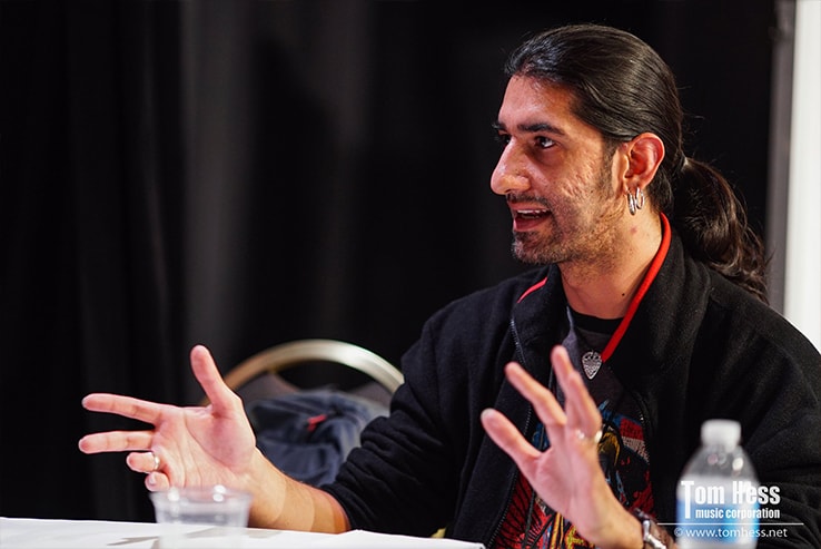 A guitar teacher at the Tom Hess events