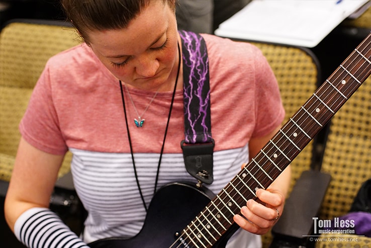 How to play guitar solo