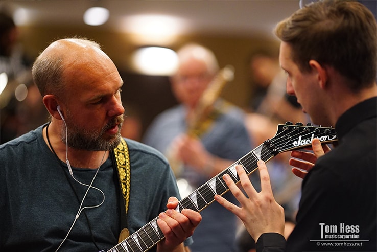 Navigate the fretboard fluidly