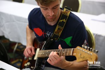 Improve lead guitar soloing skills