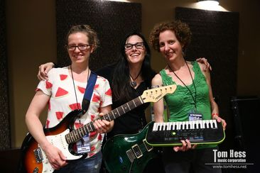 Jam with other musicians