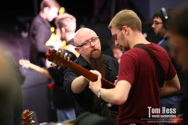 How to play guitar chords