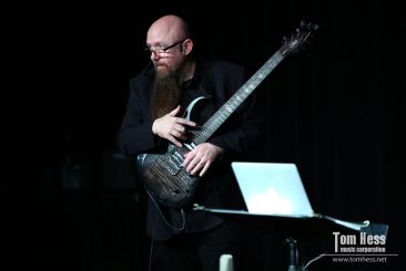 Live guitar lesson from Tom Hess