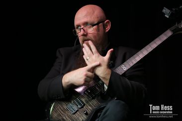 Tom Hess explains guitar technique
