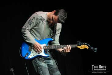 Live guitar performance of Tom Hess's student