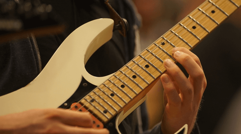 How To Play Guitar With Directional Picking