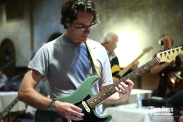 Live training for guitar players